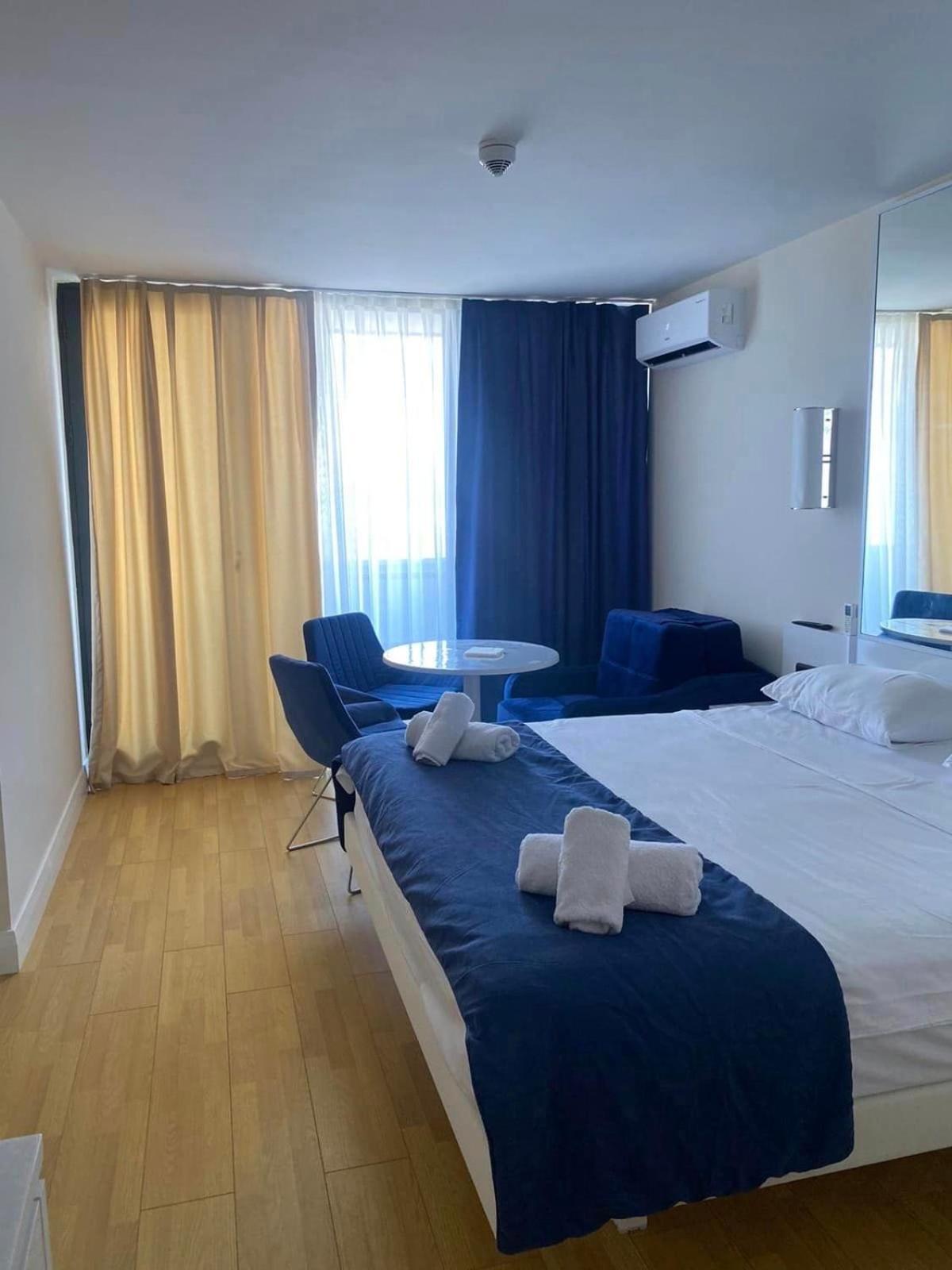 Suites Orbi City Aparthotel 巴统 外观 照片