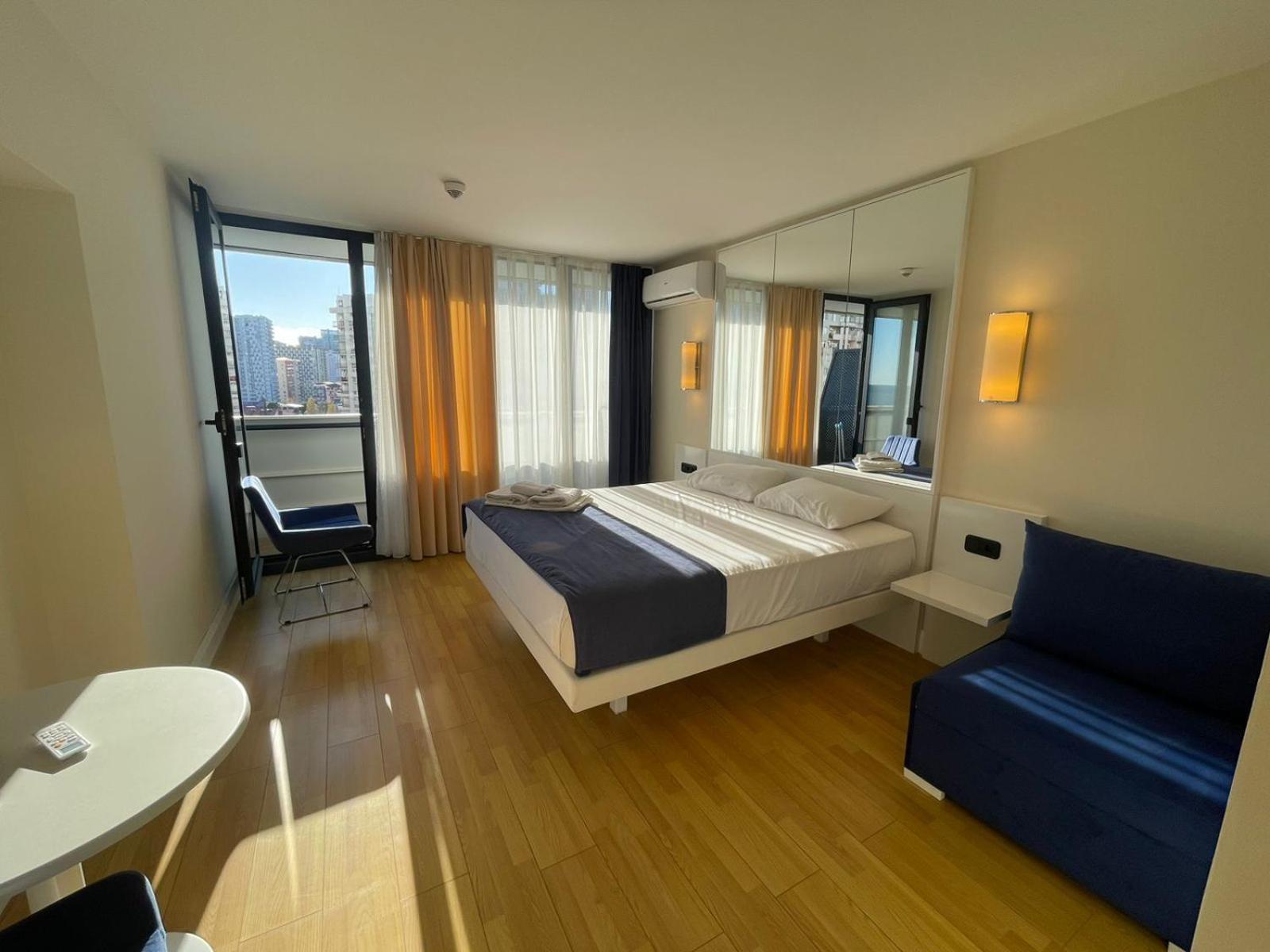 Suites Orbi City Aparthotel 巴统 外观 照片