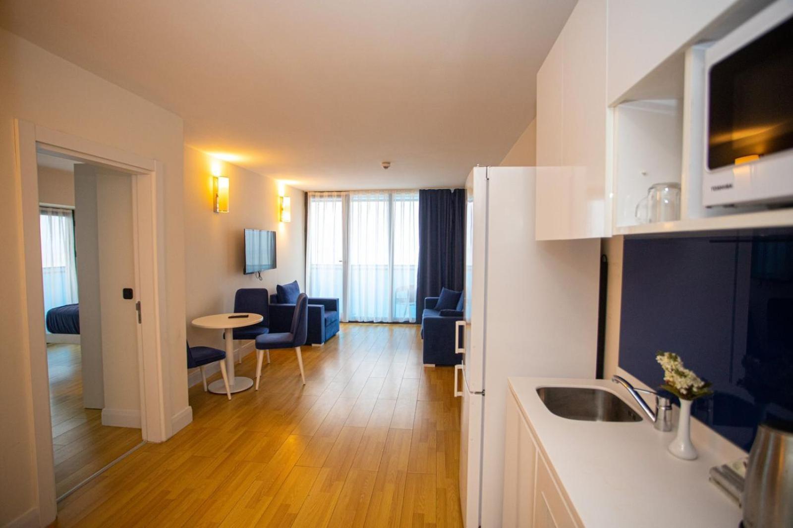 Suites Orbi City Aparthotel 巴统 外观 照片