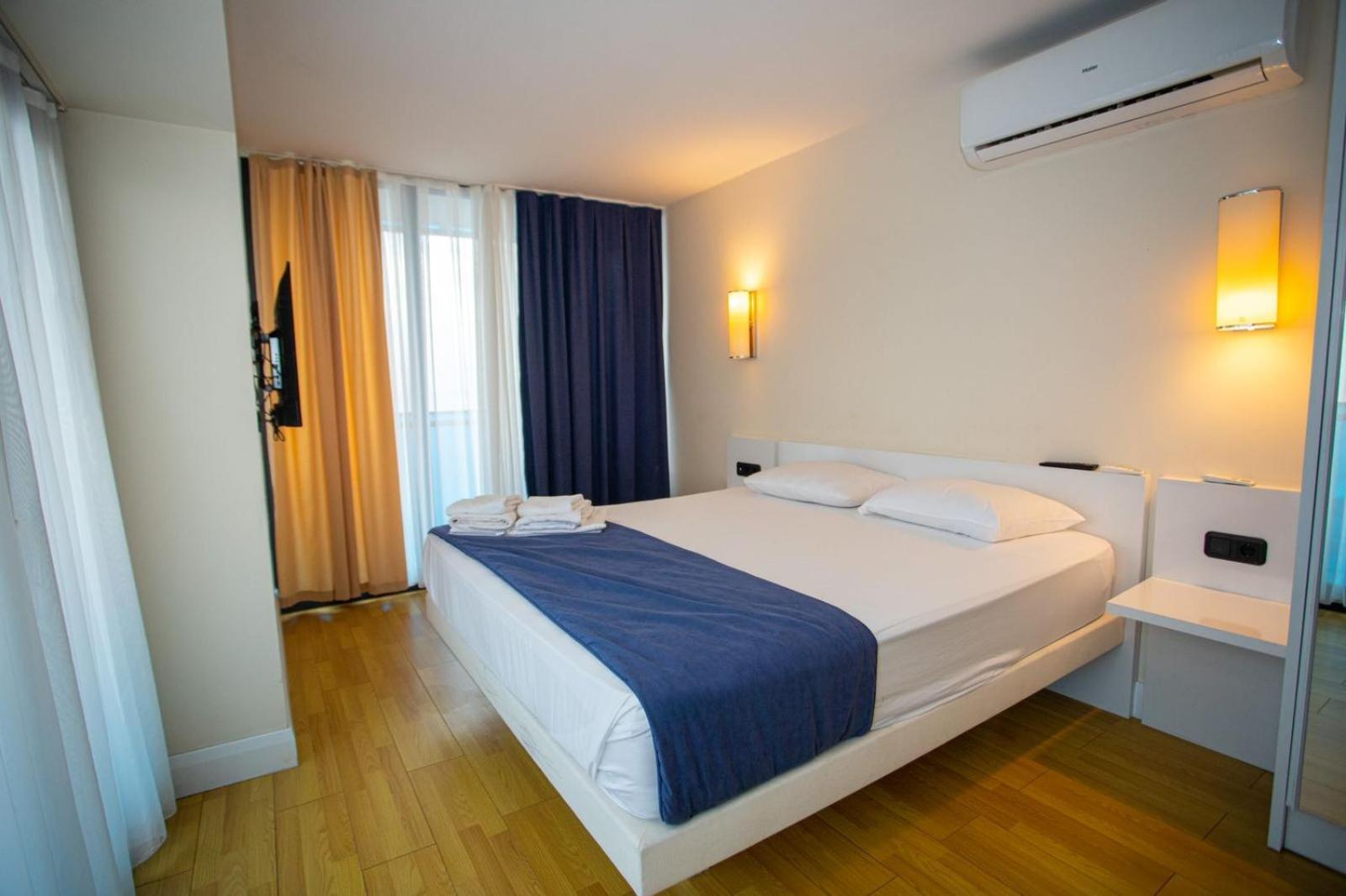 Suites Orbi City Aparthotel 巴统 外观 照片