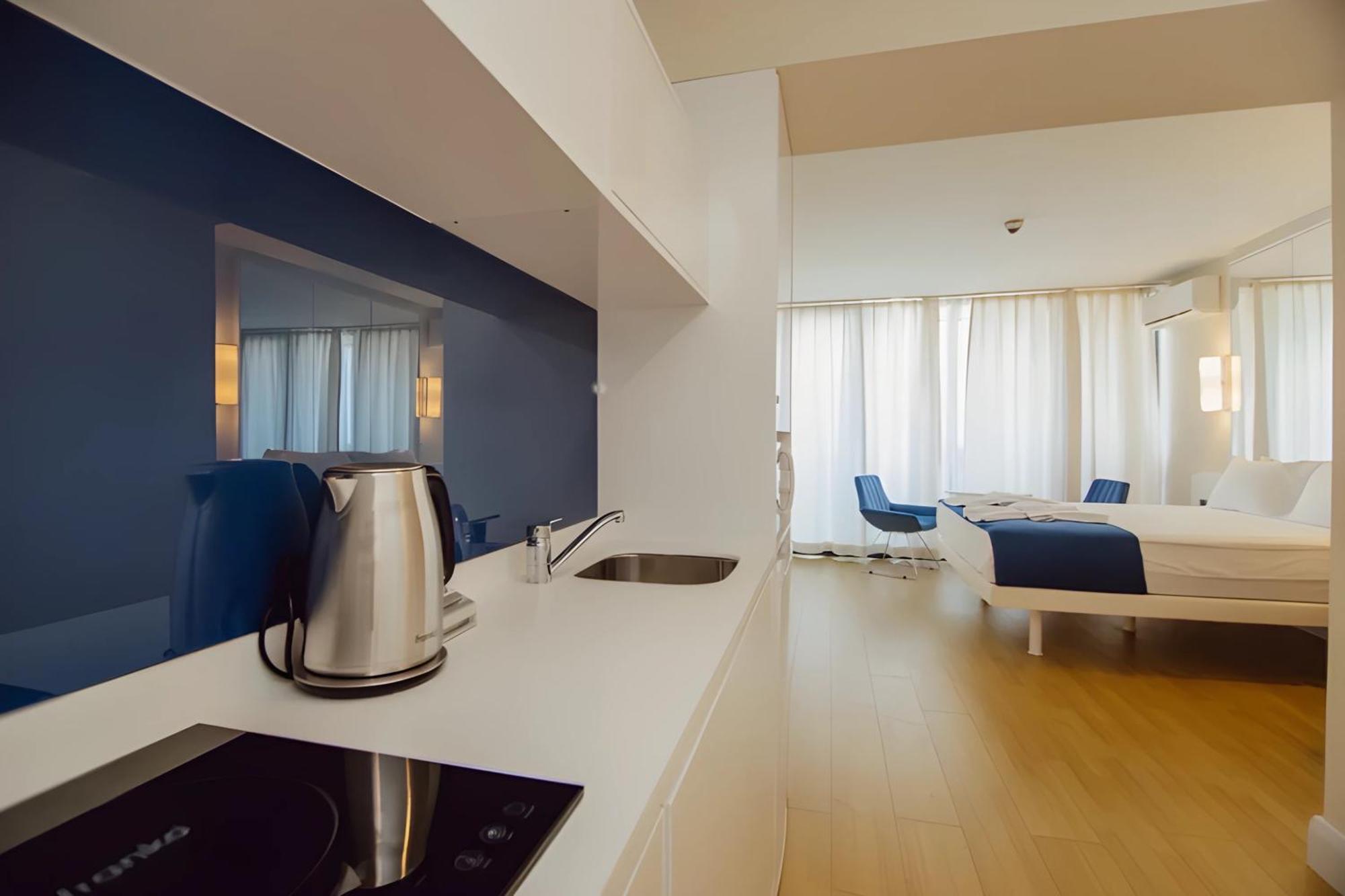 Suites Orbi City Aparthotel 巴统 外观 照片