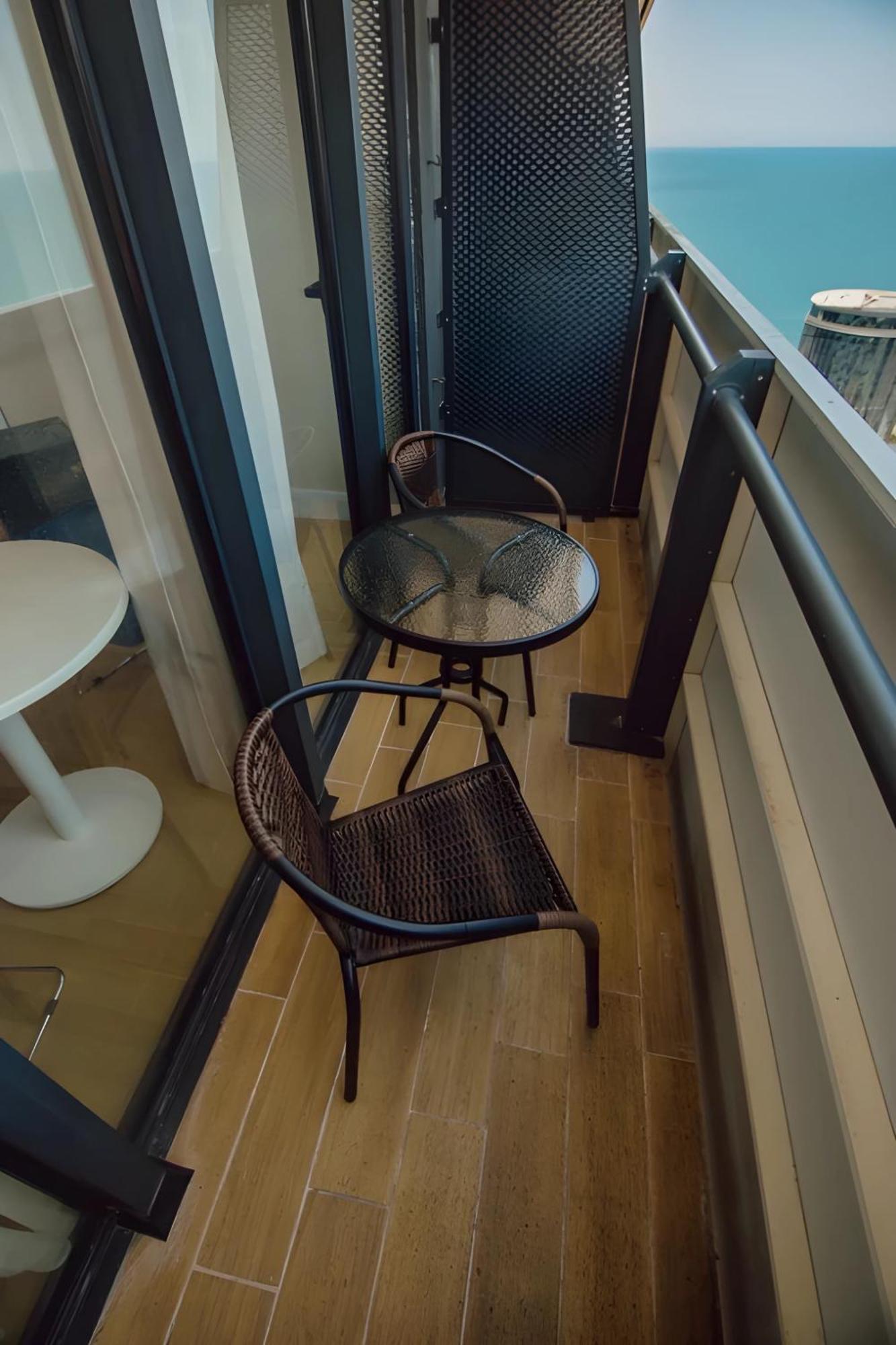 Suites Orbi City Aparthotel 巴统 外观 照片