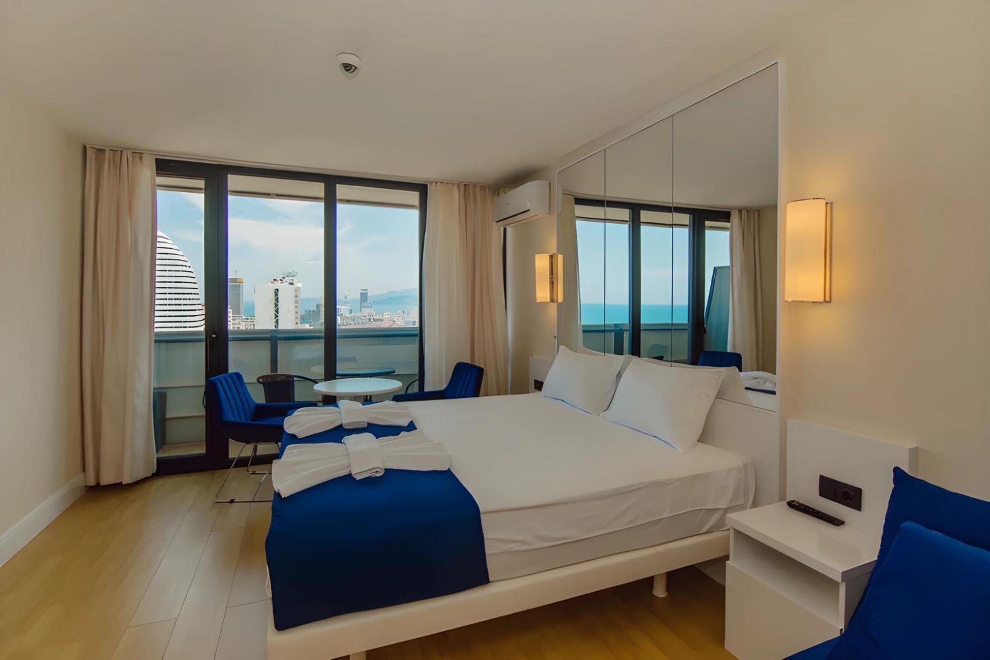 Suites Orbi City Aparthotel 巴统 外观 照片