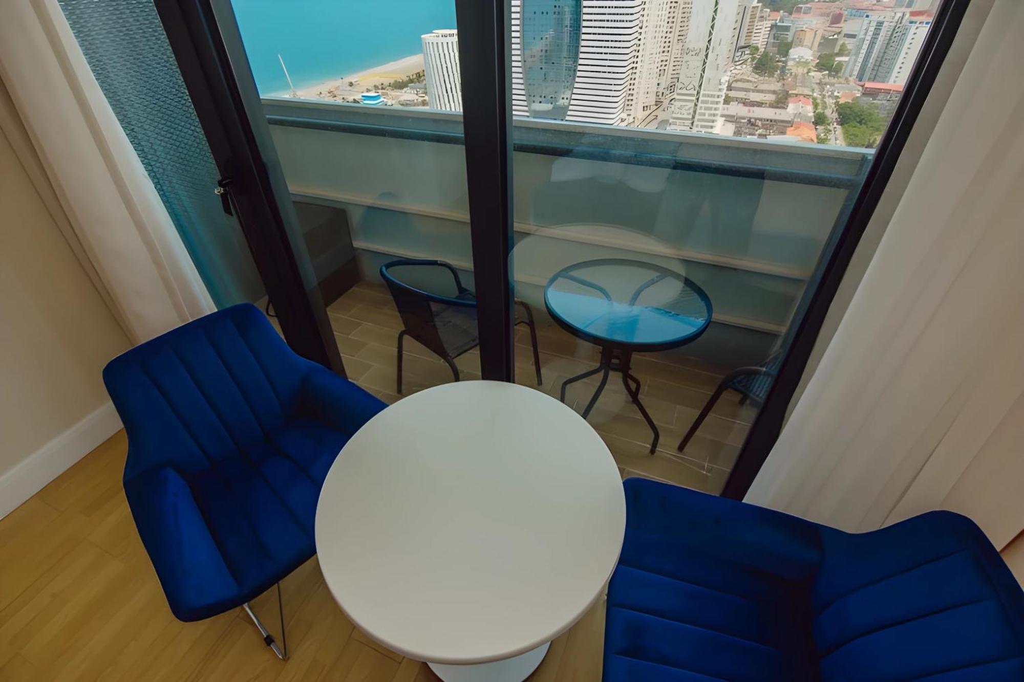 Suites Orbi City Aparthotel 巴统 外观 照片