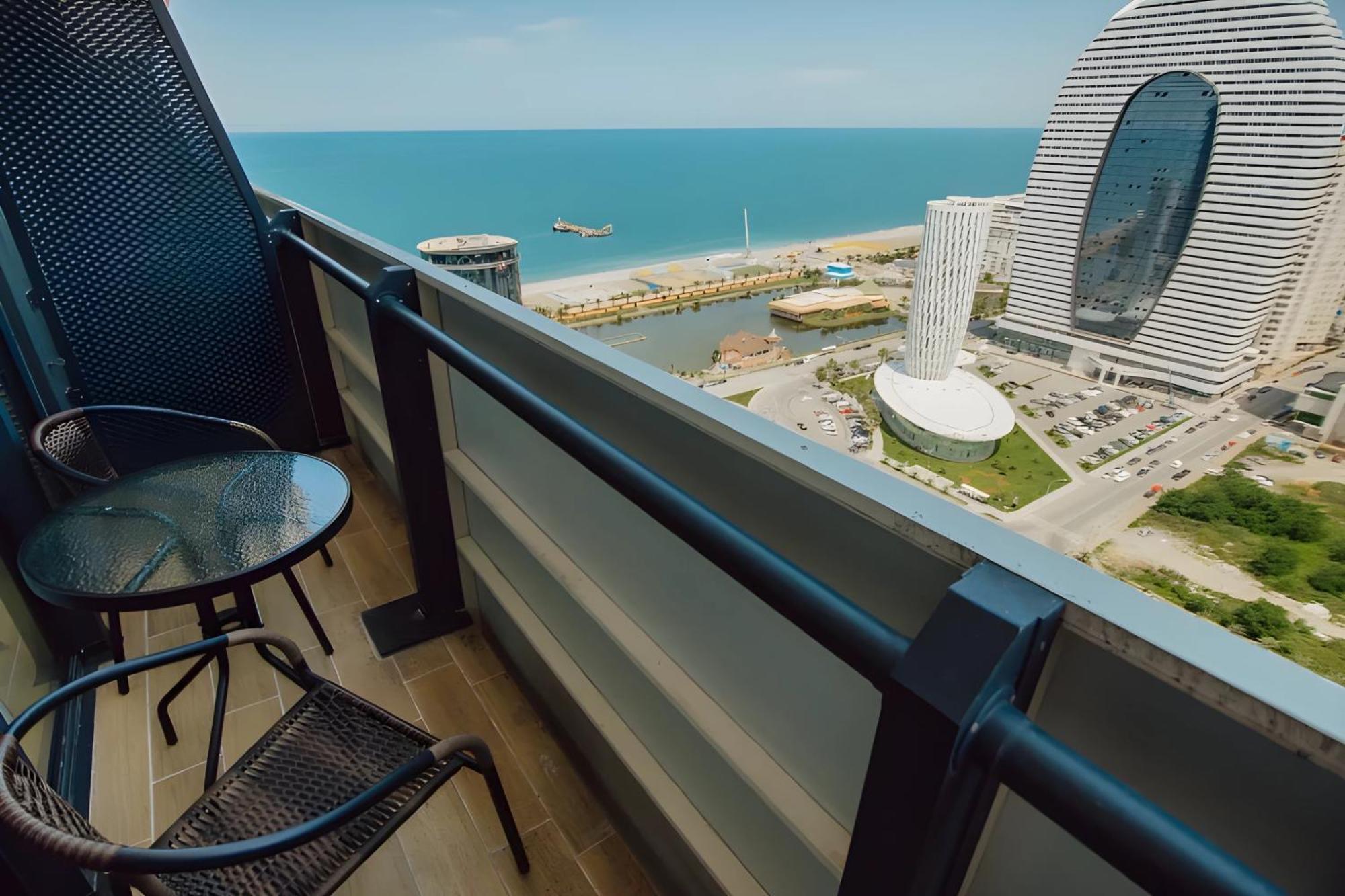 Suites Orbi City Aparthotel 巴统 外观 照片