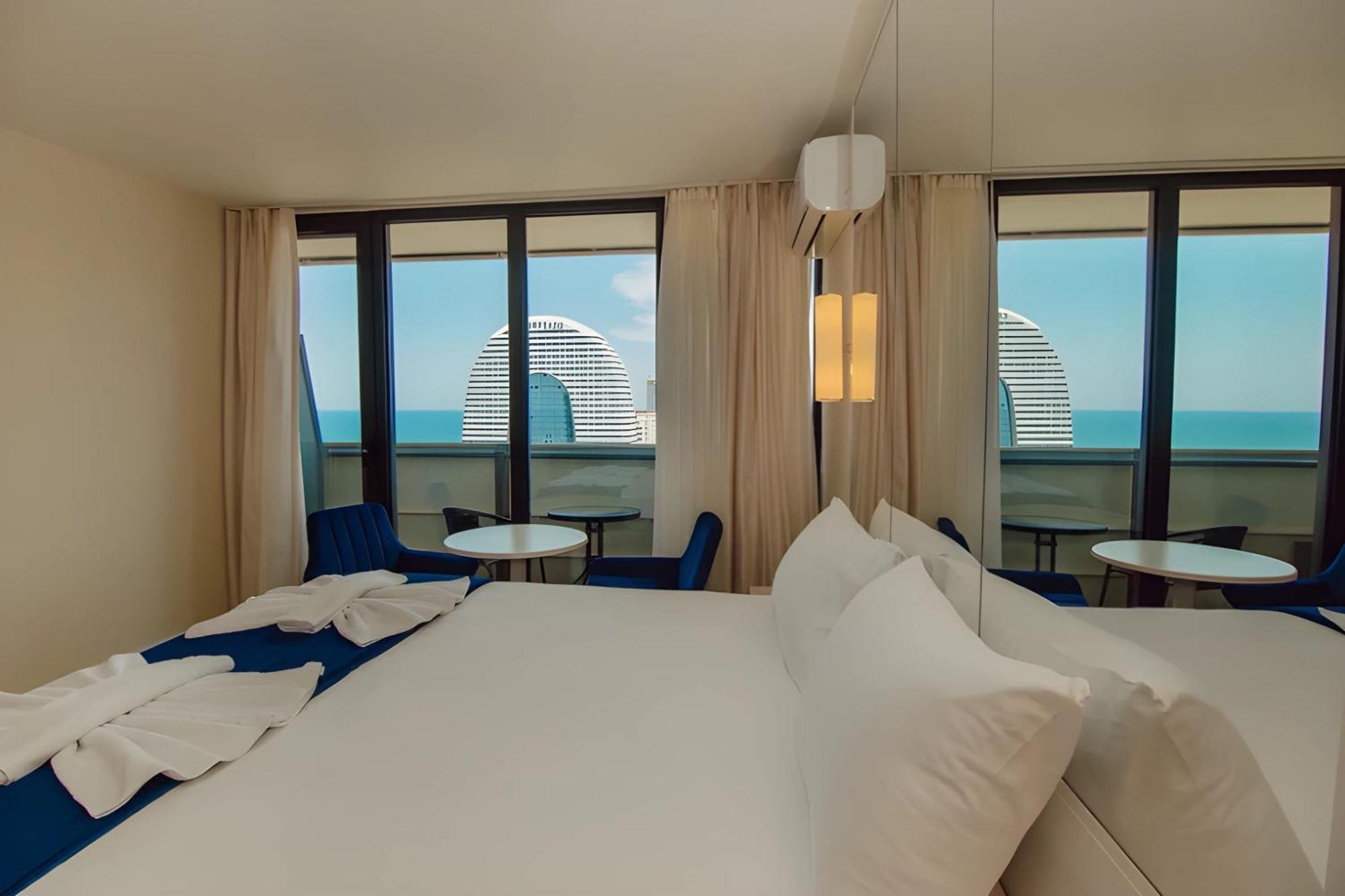 Suites Orbi City Aparthotel 巴统 外观 照片