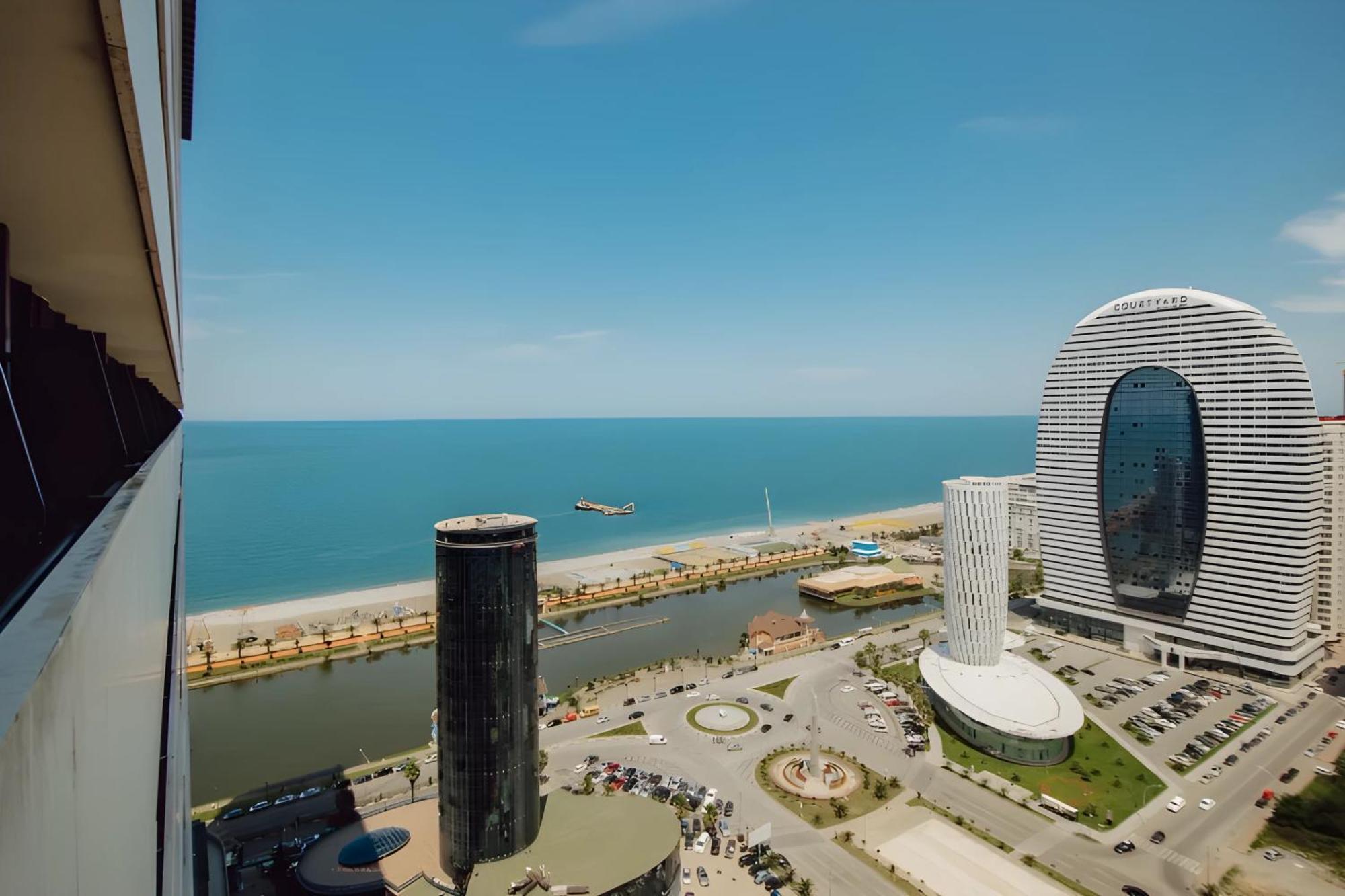 Suites Orbi City Aparthotel 巴统 外观 照片